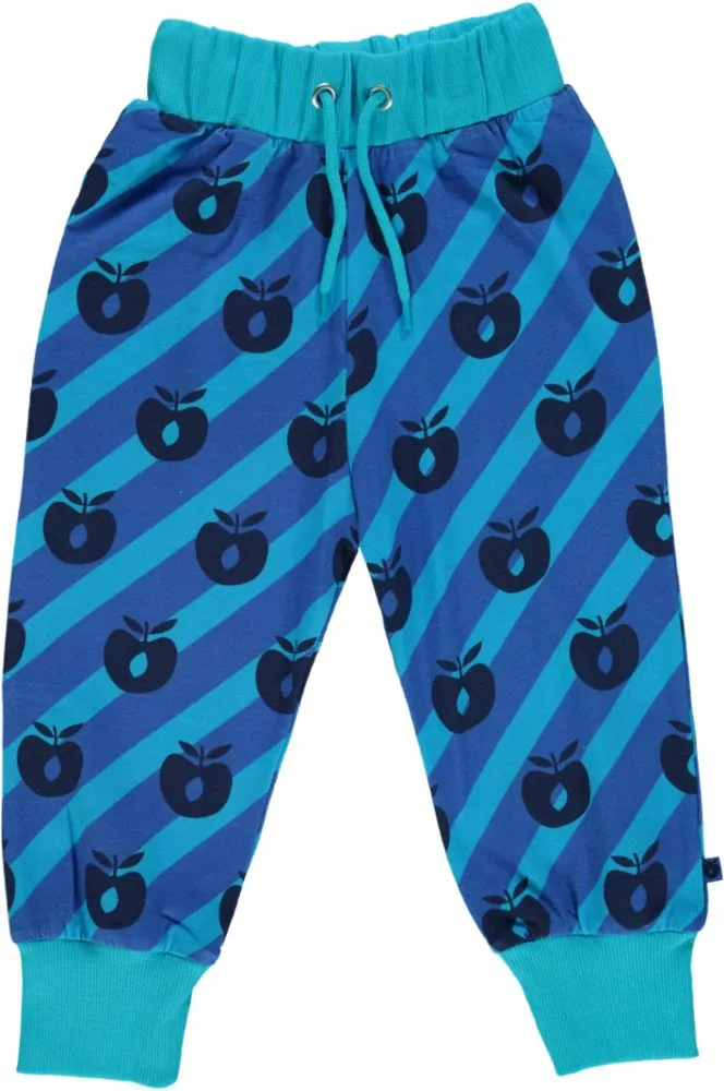 Pants with apple