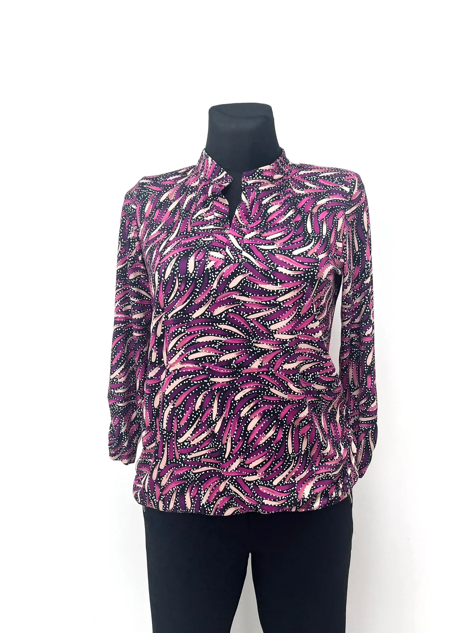 Yew Stand up collar Top in Pink multi Print 17